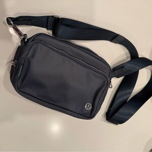 Lululemon Everywhere Crossbody bag